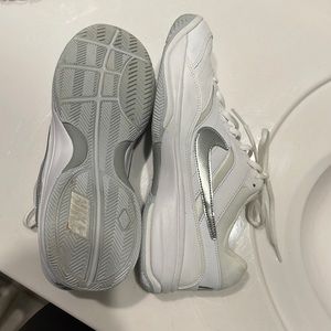 Nike Court Lite Tennis shoes worn once -
